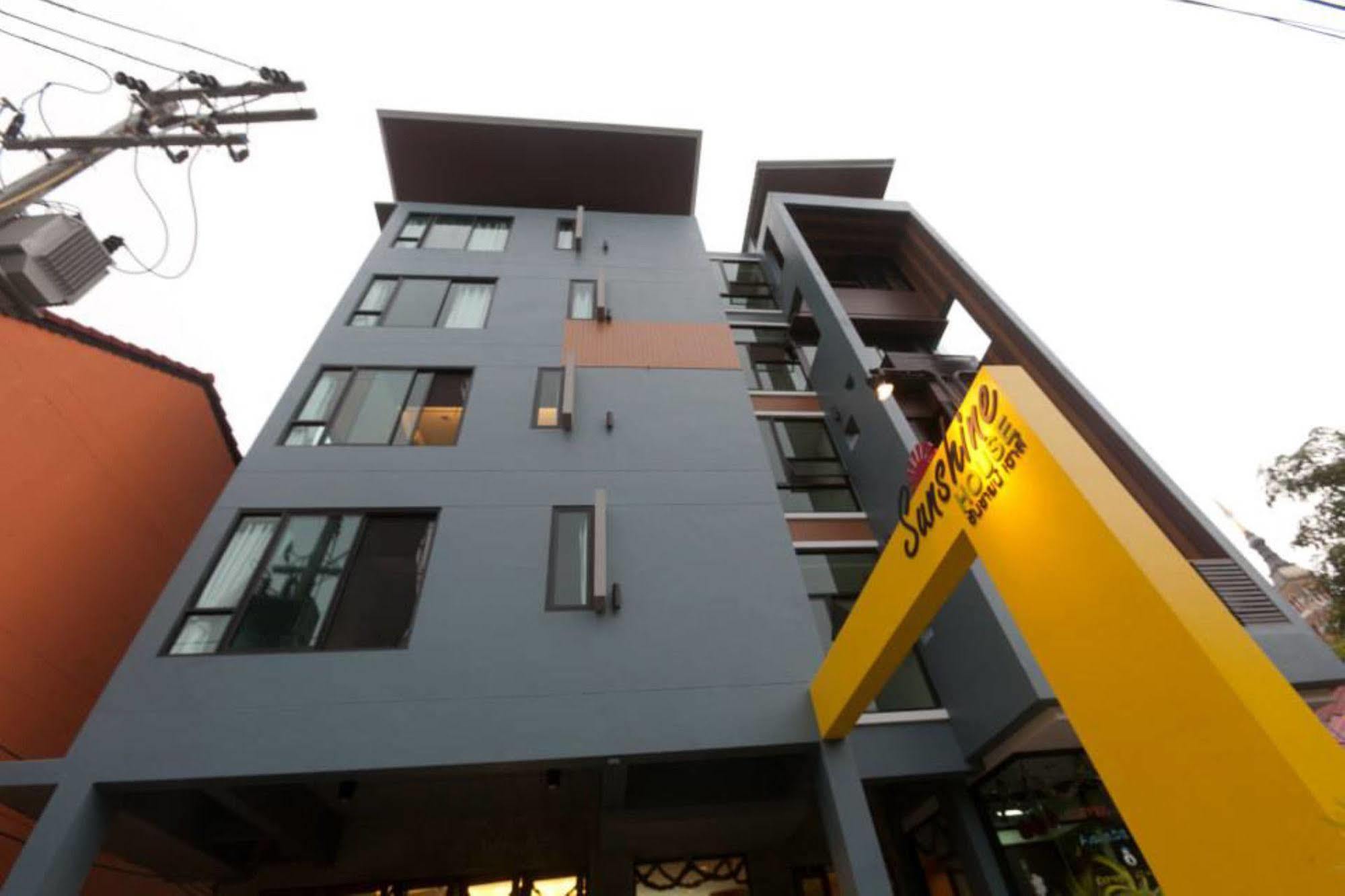 Oyo 233 Sunshine House Hotel Chiang Mai Exterior photo
