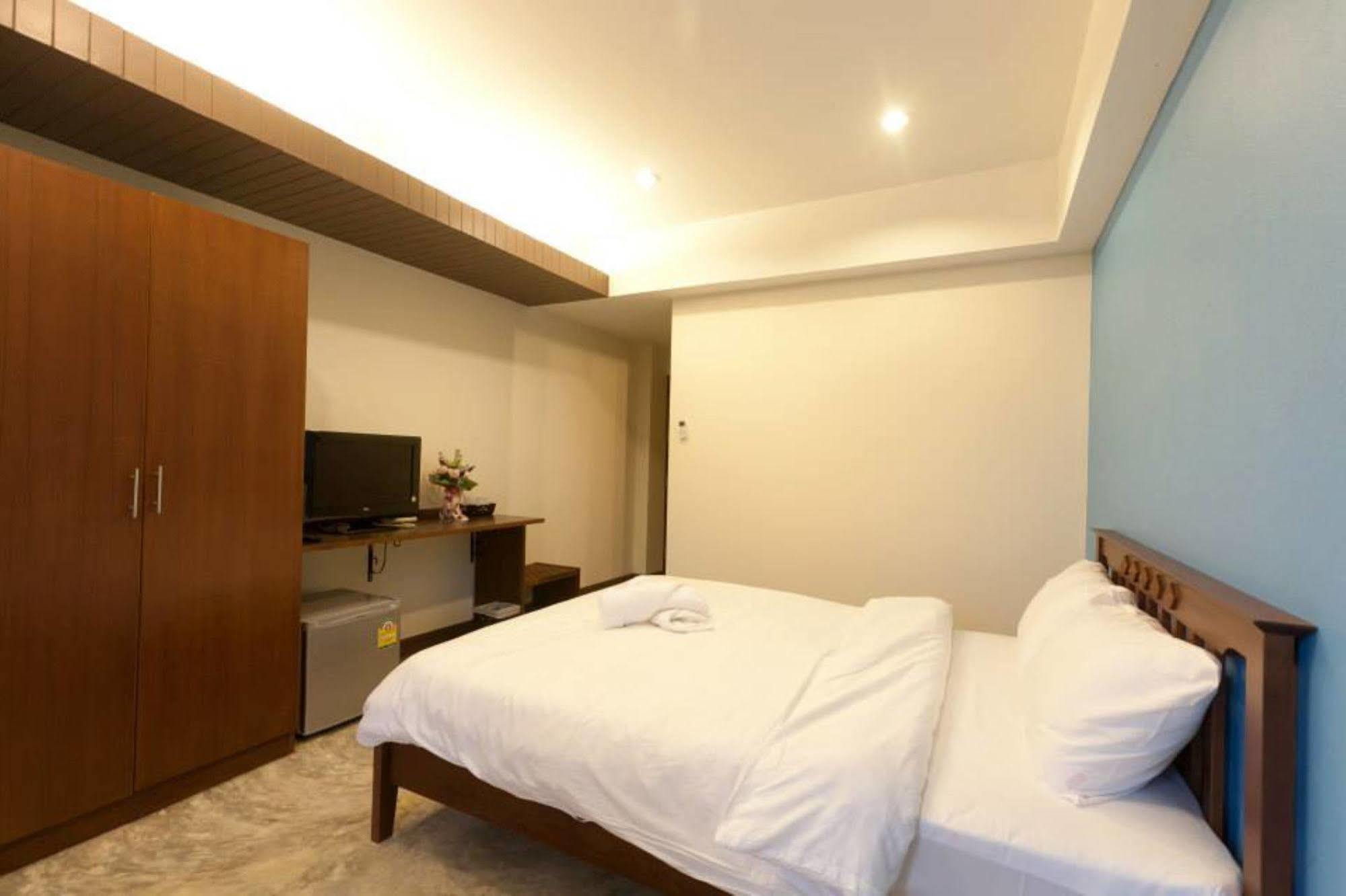 Oyo 233 Sunshine House Hotel Chiang Mai Exterior photo