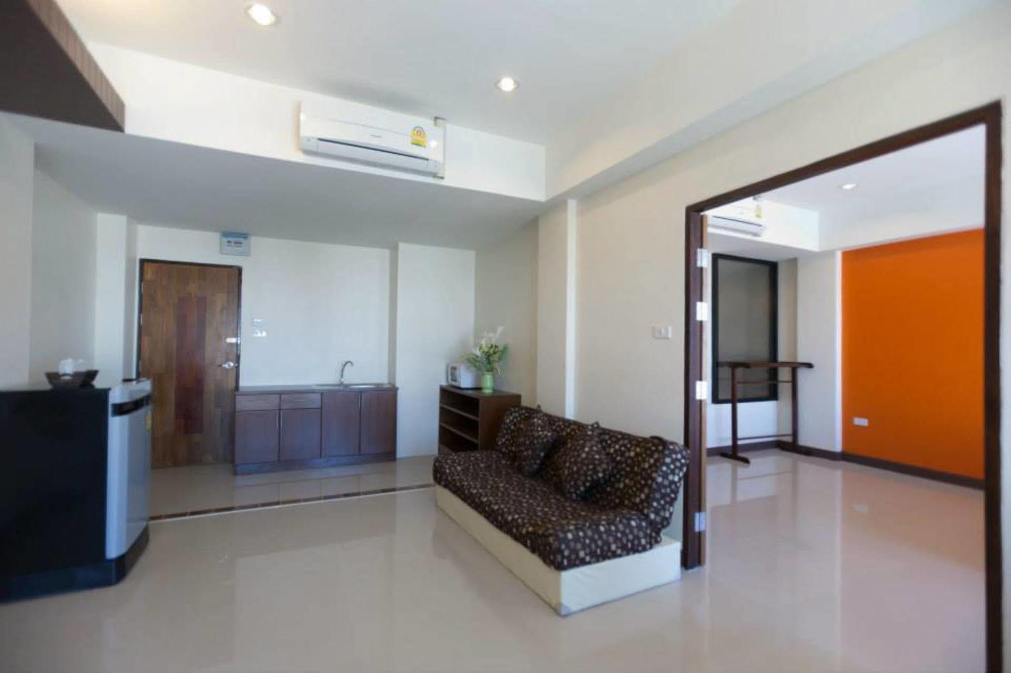 Oyo 233 Sunshine House Hotel Chiang Mai Exterior photo