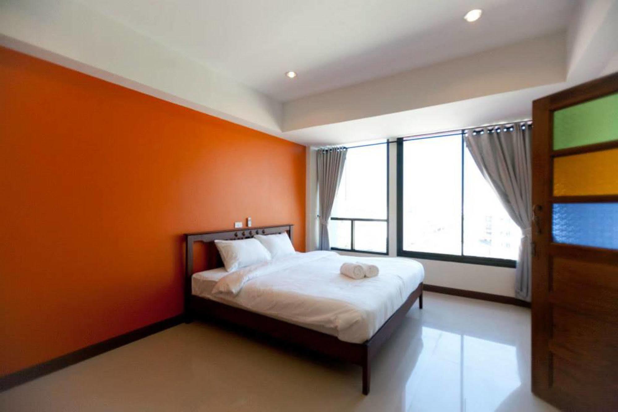 Oyo 233 Sunshine House Hotel Chiang Mai Exterior photo