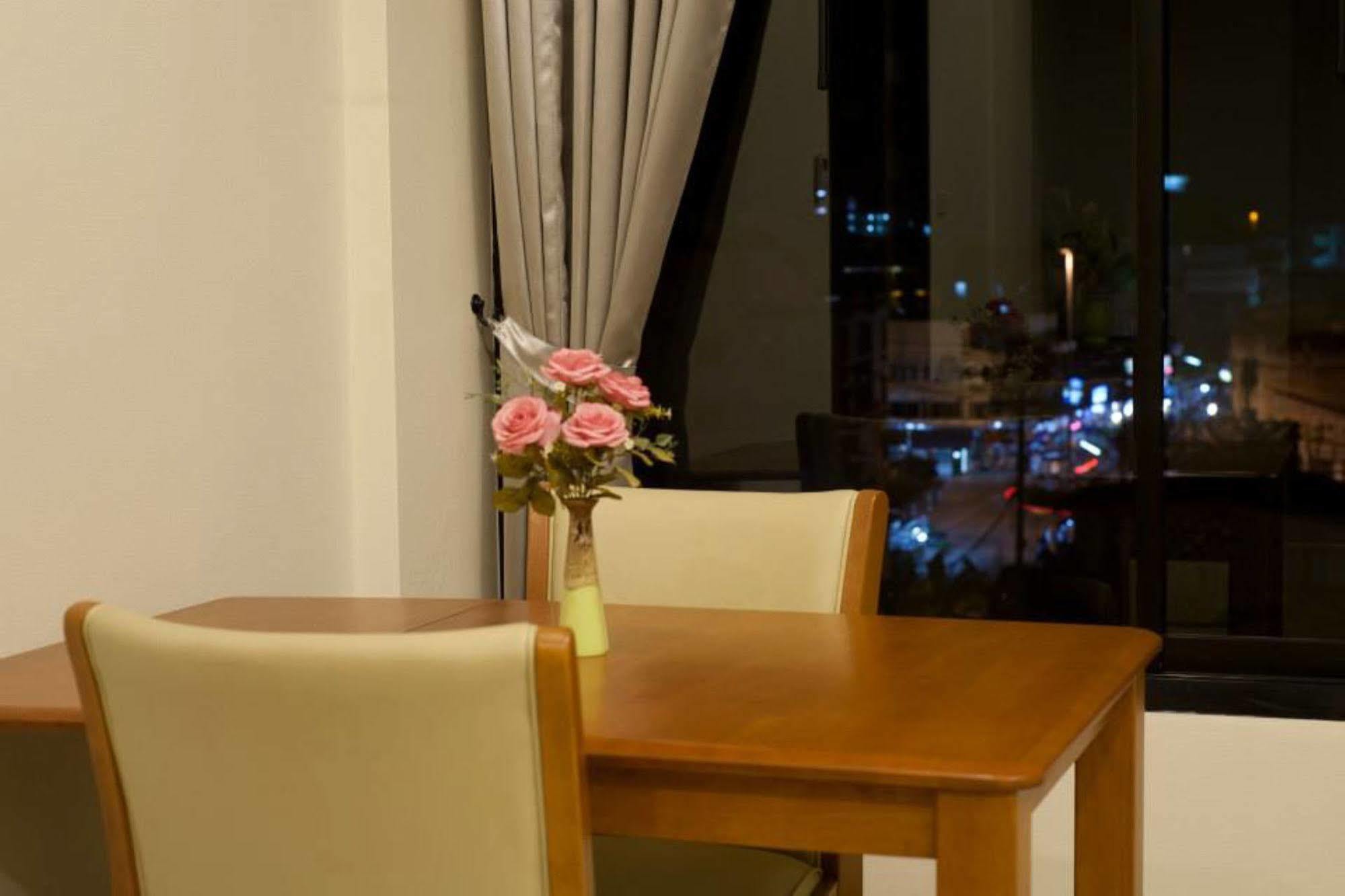 Oyo 233 Sunshine House Hotel Chiang Mai Exterior photo