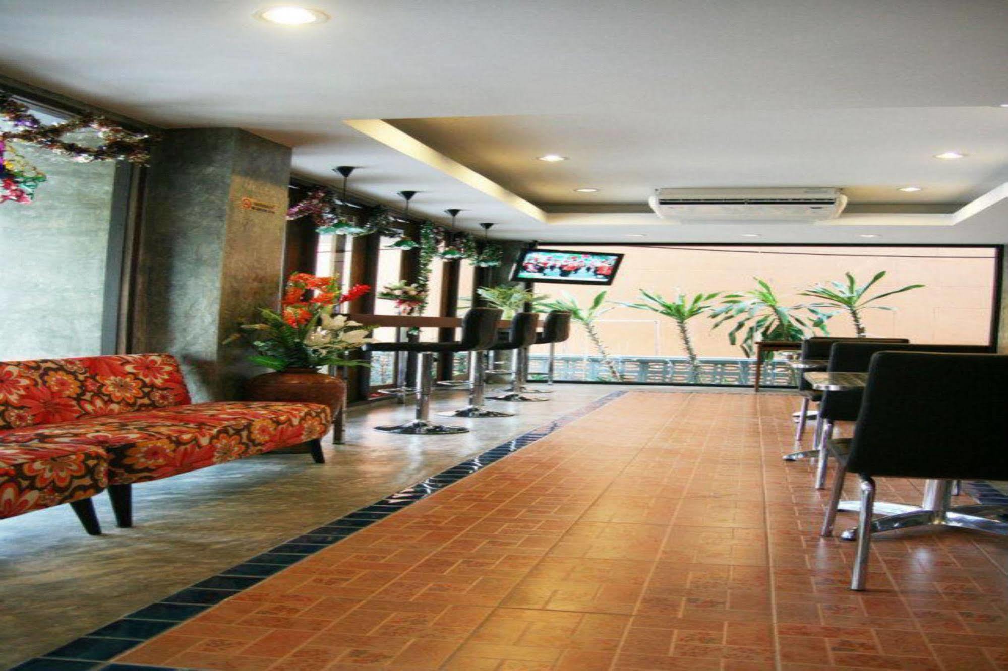 Oyo 233 Sunshine House Hotel Chiang Mai Exterior photo